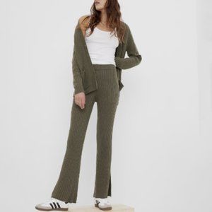 Mid Rise Split Flare Sweater Pants (L)